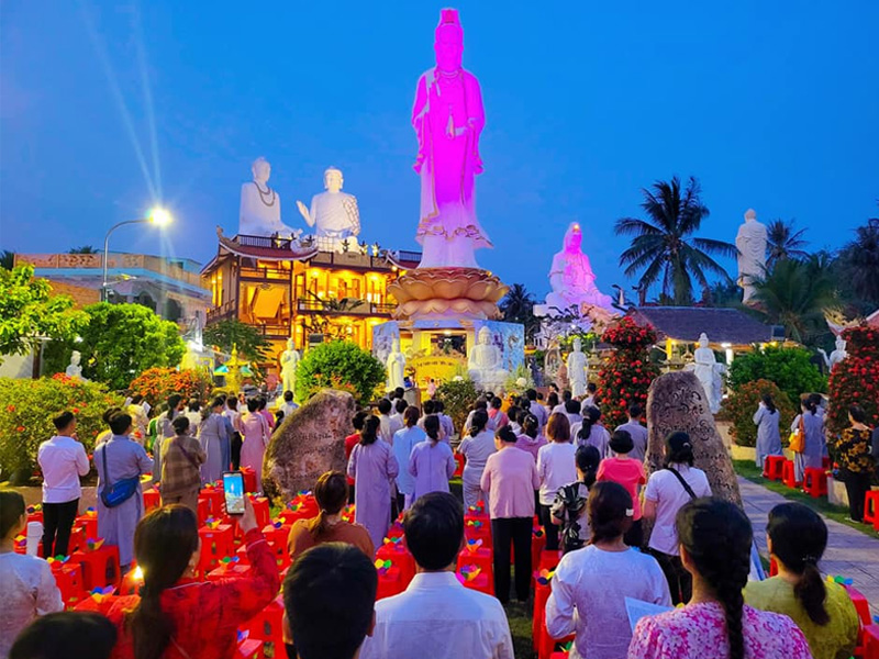 Du khách Viếng Mẹ Nam Hải Tiền Giang